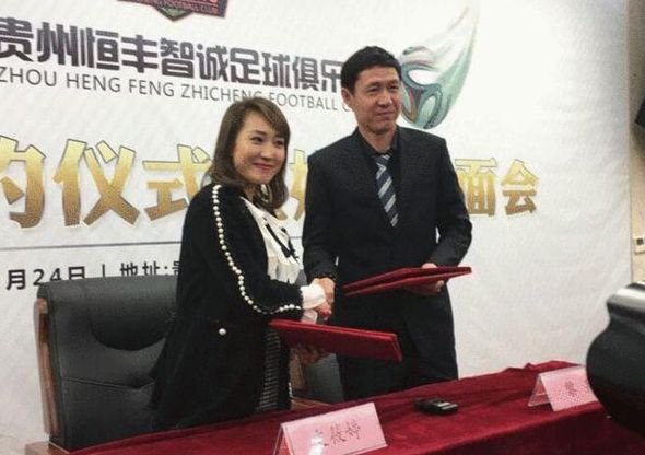 美女掰开双腿让你